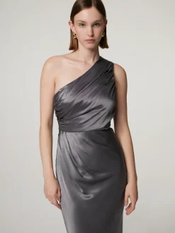 Abendkleid aus fliessendem Satin