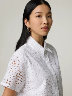 Bluse mit Lochstickerei