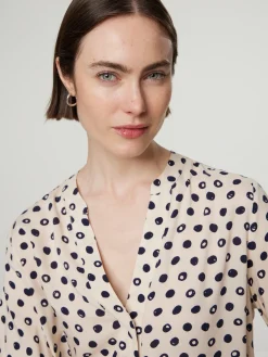 Bluse mit Punkten