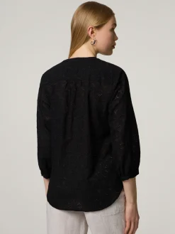 Bluse mit Stickereien