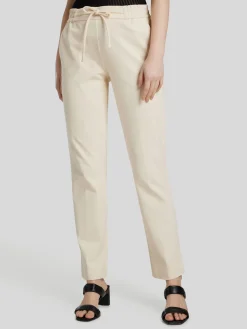 Chino im Jogging-Look