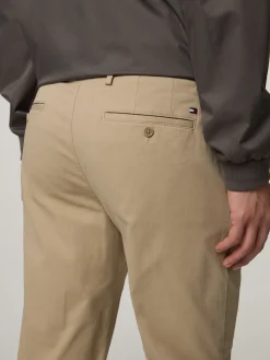 Chino im Straight Fit DENTON