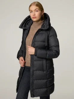 Daunenmantel im Shaped Fit