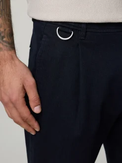 Hose im Tapered Fit DEVYN