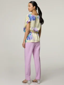 Hose mit Bügelfalte