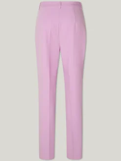 Hose mit Bügelfalte