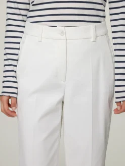 Hose mit Bügelfalte