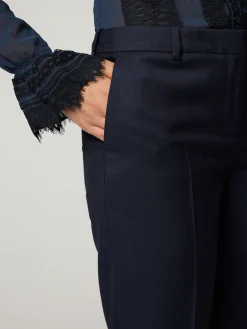 Hose mit Bügelfalte