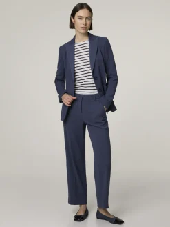 Hose mit Nadelstreifen