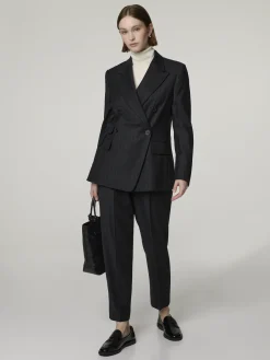 Hose mit Nadelstreifen