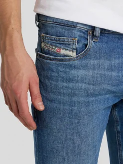 Jeans im Slim Fit D-LUSTER