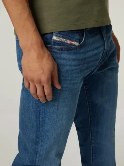 Jeans im Slim Fit D-STRUKT