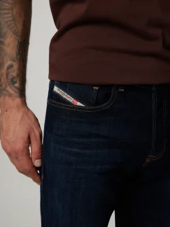 Jeans im Slim Fit FINITIVE