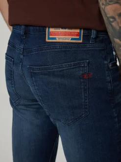 Jeans im Slim Fit STRUKT