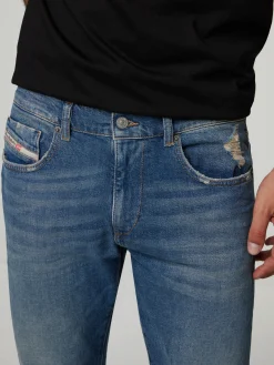 Jeans im Slim Fit STRUKT