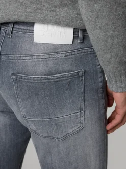 Jeans im Tapered Fit