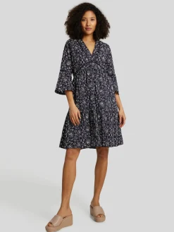 Kleid mit Lochstickerei