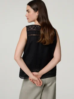 Leinentop mit Stickereien