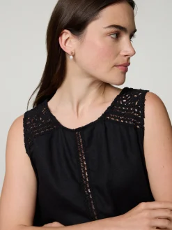 Leinentop mit Stickereien