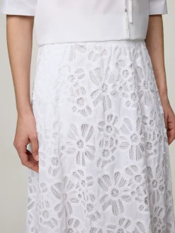 Midijupe aus Häkelspitze