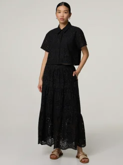 Midijupe aus Lochstickereien