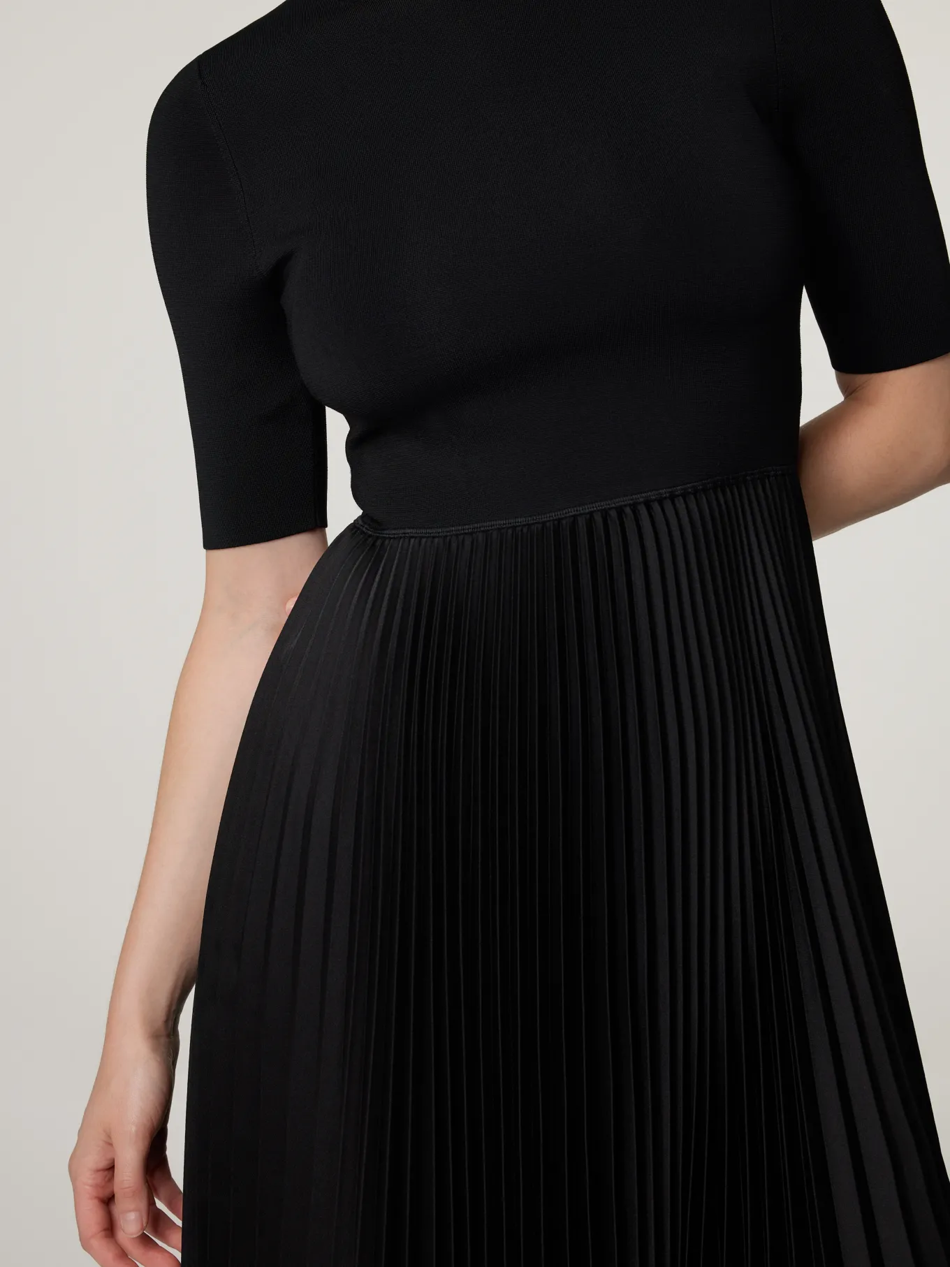 Midikleid mit plissiertem Jupe