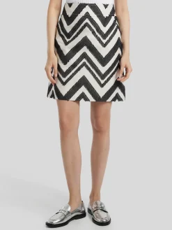 Minijupe mit Stickerei