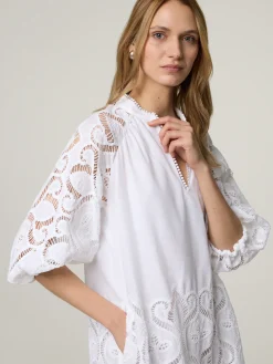 Minikleid mit Lochstickerei