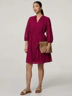 Minikleid mit Lochstickereien