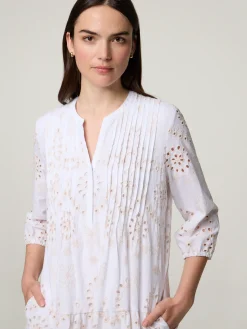 Minikleid mit Lochstickerei