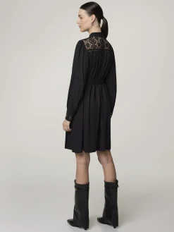 Minikleid mit Spitzeneinsatz