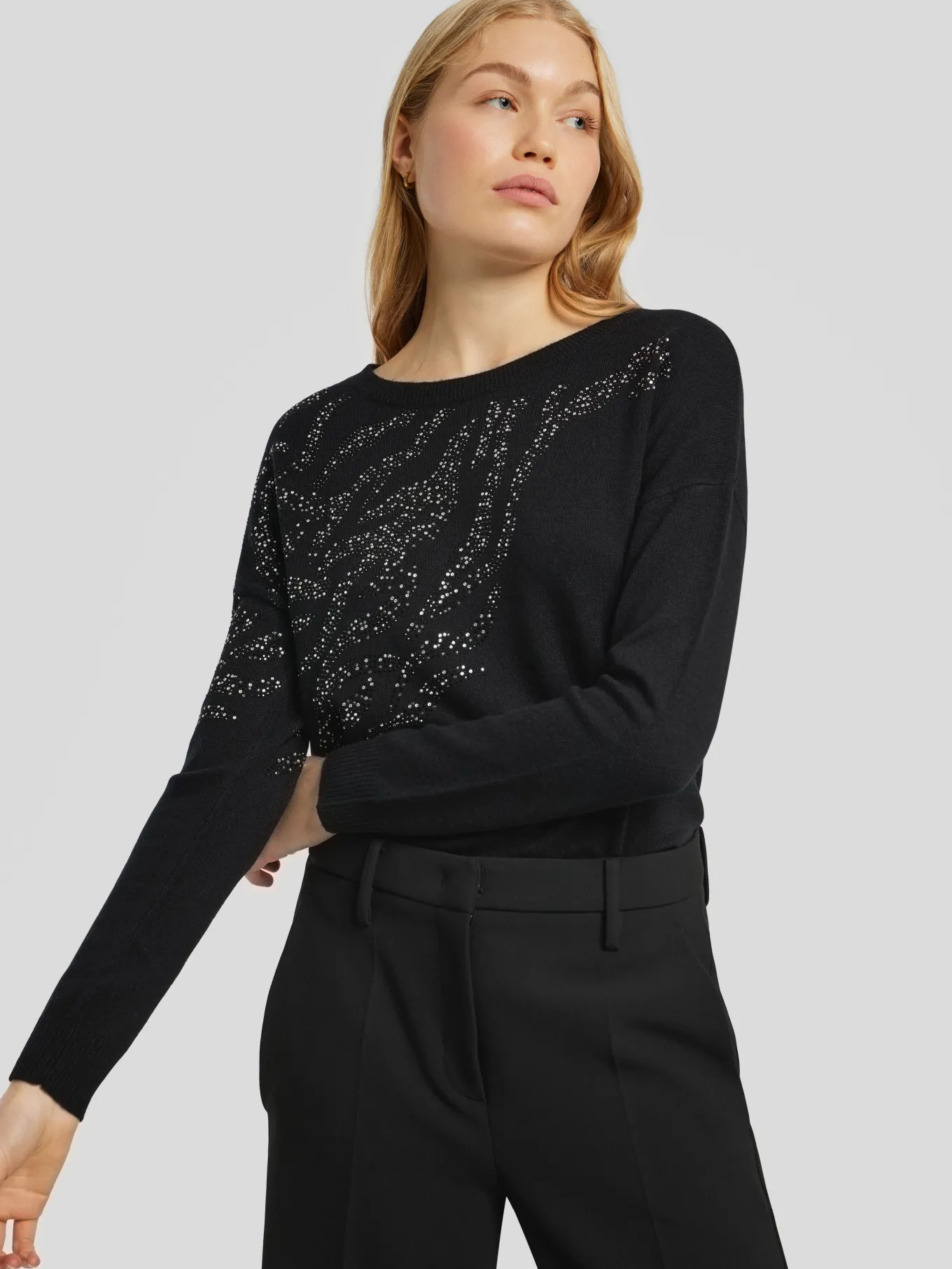 Pullover mit Strasssteinen