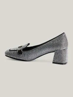 Pumps mit Strasssteinen