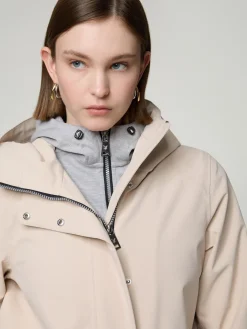 Regenmantel mit Blende