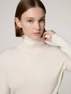 Rollkragenpullover aus Wolle