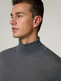 Rollkragenpullover im Slim Fit