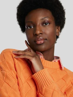 Rundhalspullover mit Webstruktur