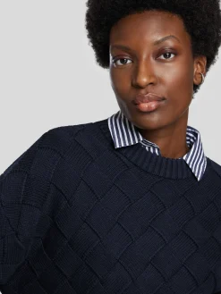 Rundhalspullover mit Webstruktur