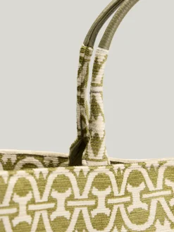 Shopper NEVER WITHOUT