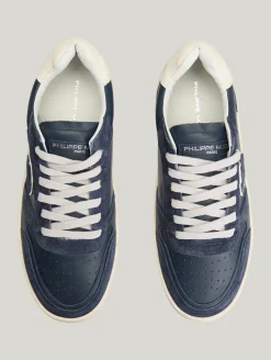 Sneaker aus Materialmix