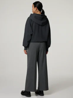 Stoffhose mit weitem Bein