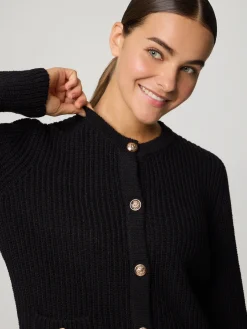 Strickjacke im Grobstrick