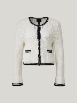 Strickjacke im Lochstrick