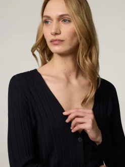 Strickjacke mit Rippen