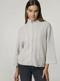 Strickjacke mit Zopfmuster