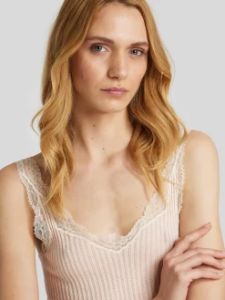 Top mit Rippen und Spitze