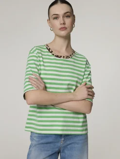 T-Shirt mit Leo-Details