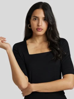 T-Shirt mit quadratischem Ausschnitt